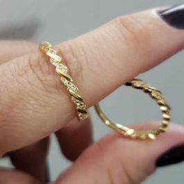 Anel Aparador Linhas Alongadas e Zircônias