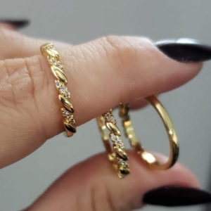 Anel Aparador Gotas Alongadas e Zircônias