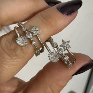 Anel Detalhado Coração e Flor Zircônias