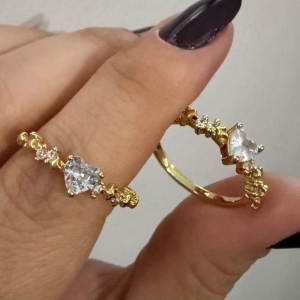 Anel Solitário Coração com Zircônias