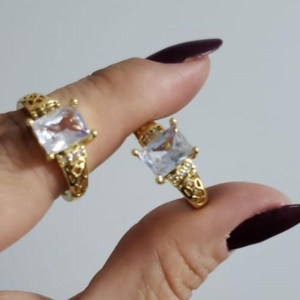 Anel Solitário Quadrado e Zircônias