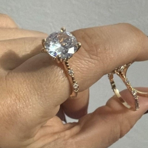 Anel Solitário 8mm Hastes Laterais e Aro em Microzircônia