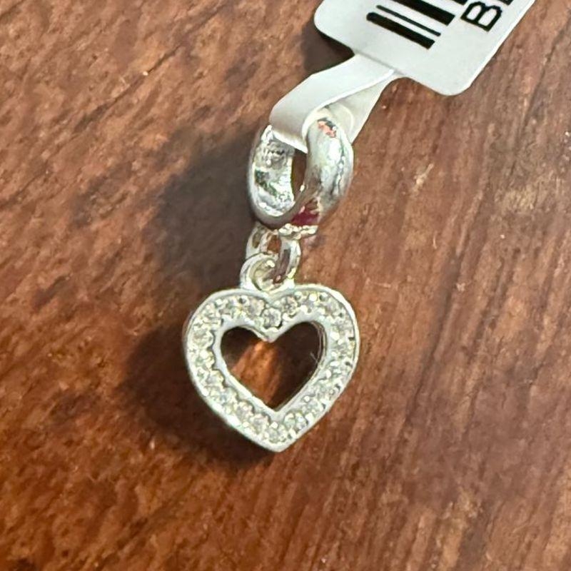 Berloque Coração Cravejado Vazado