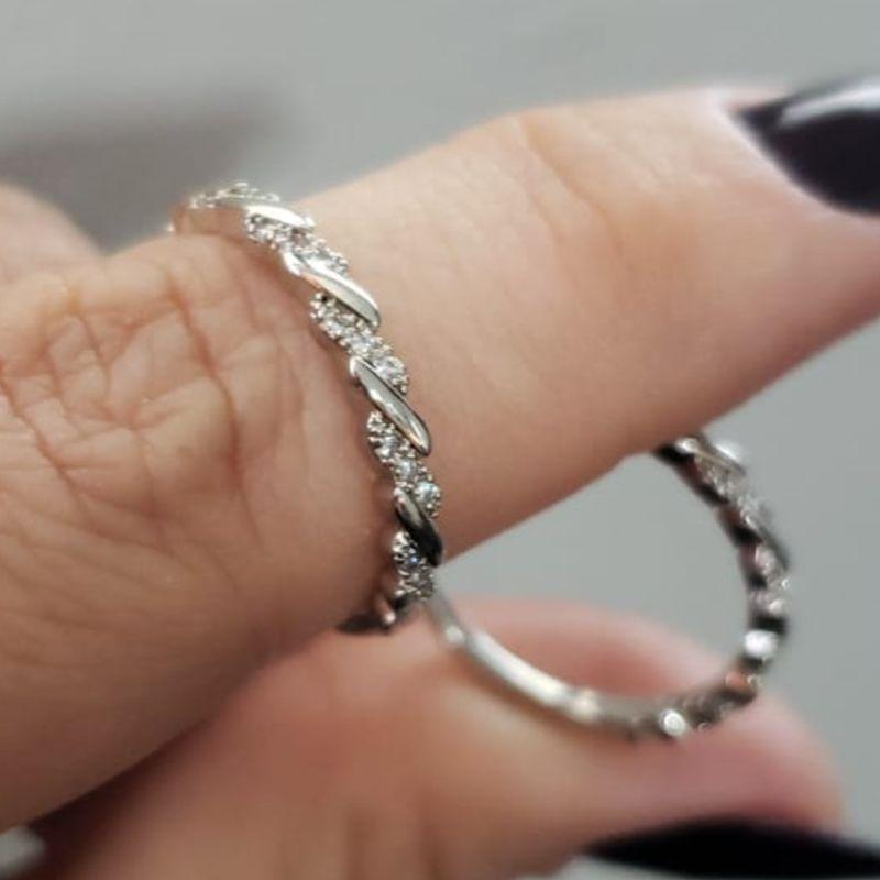 Anel Aparador Linhas Alongadas e Zircônias