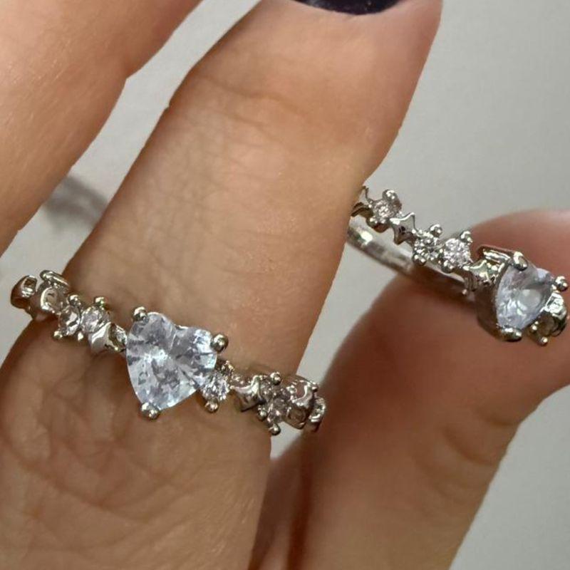 Anel Solitário Coração com Zircônias