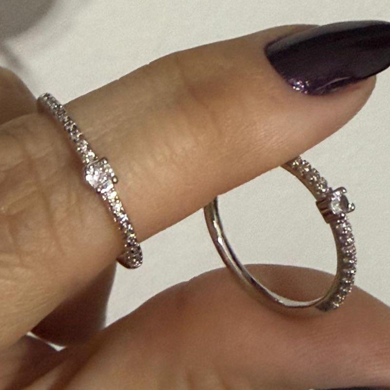 Anel Solitário Pequeno e Zircônias