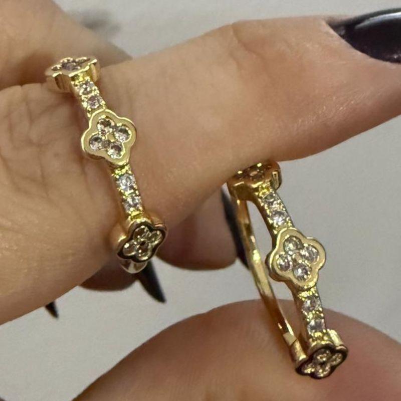 Anel Três Trevos com Zircônia