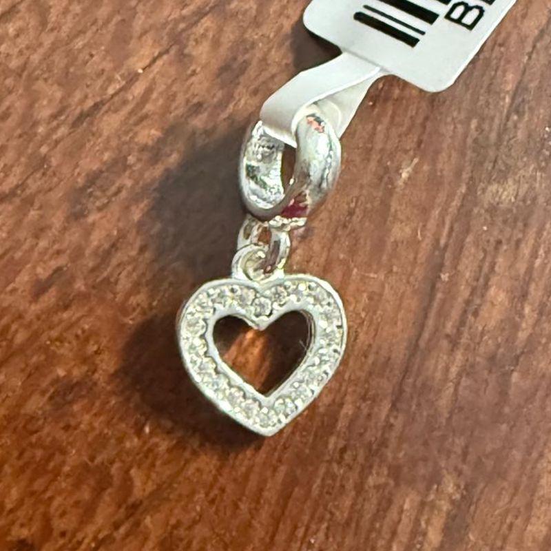 Berloque Coração Cravejado Vazado