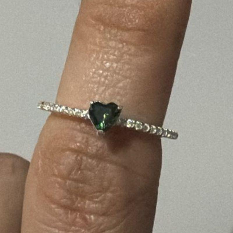 Anel Solitário Coração em Zircônia Verde Peridoto e Zircônias Cristais
